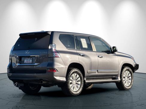 Used 2019 Lexus GX 460 image 4