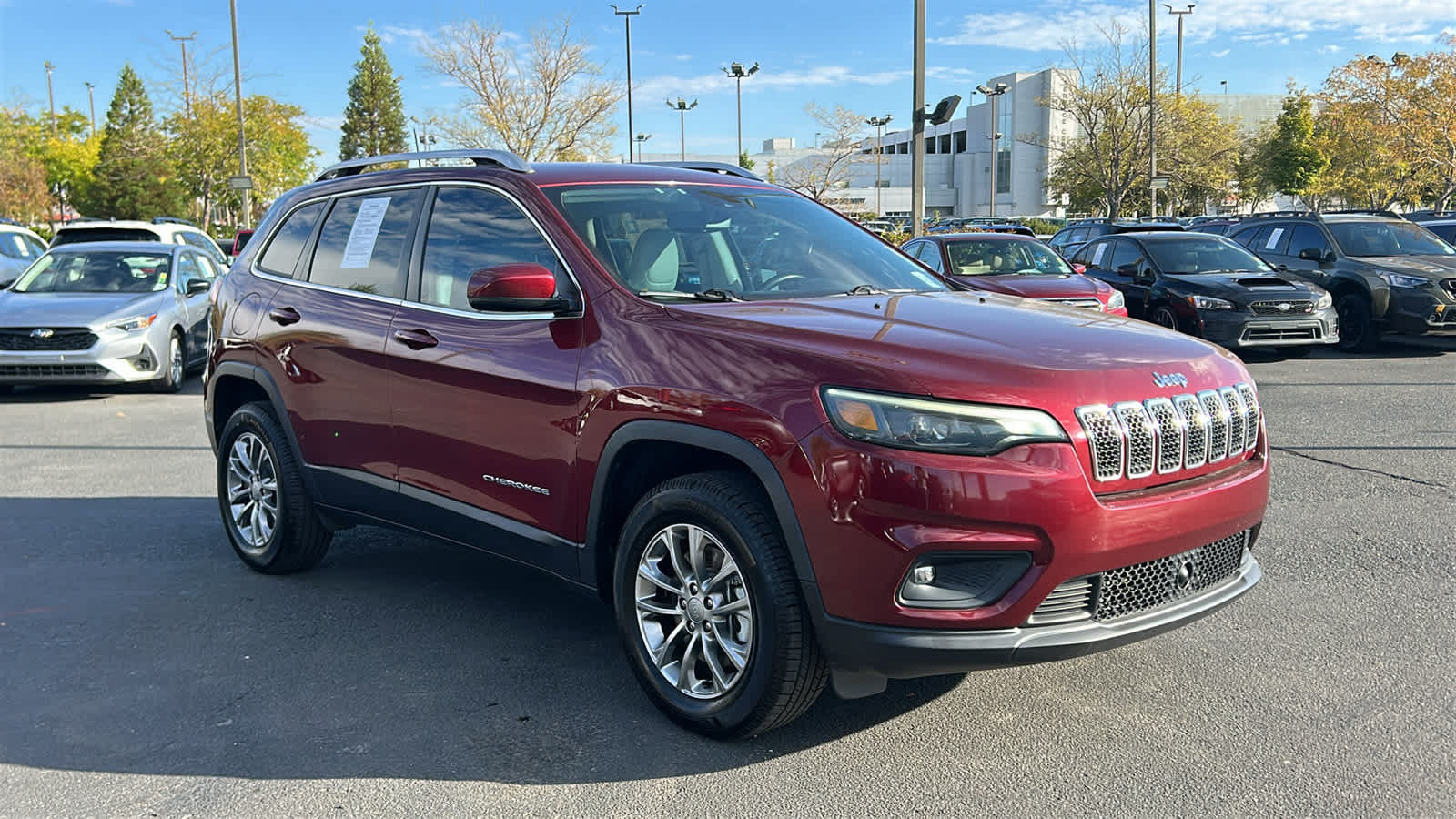 Used 2021 Jeep Cherokee Latitude Plus AWD/4WD image 3