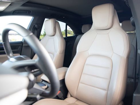 Certified 2024 Porsche Macan 4 Electric AWD/4WD image 5