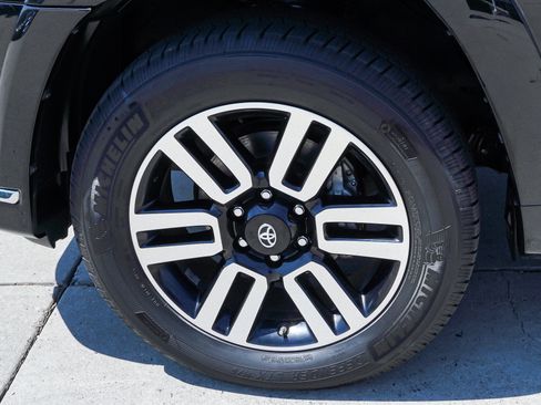 Used 2018 Toyota 4Runner Limited AWD/4WD image 12