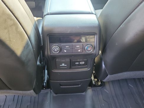 Used 2023 GMC Acadia SLT w/ Elevation Edition FWD image 12