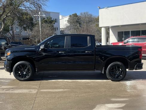 Used 2023 Chevrolet Silverado 1500 Custom image 3