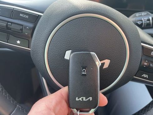 Used 2025 Kia Sportage EX image 22