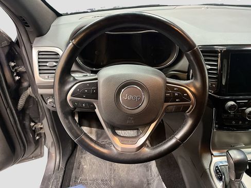 Used 2021 Jeep Grand Cherokee Laredo X image 11