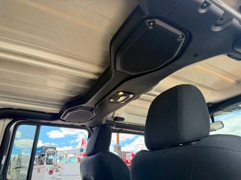 Used 2020 Jeep Gladiator Sport w/ Quick Order Package 24S AWD/4WD image 31