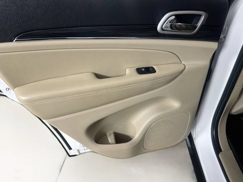 Used 2020 Jeep Grand Cherokee Limited w/ Luxury Group II AWD/4WD image 23