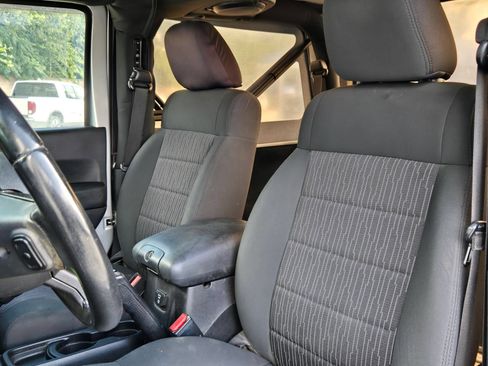 Used 2011 Jeep Wrangler Rubicon w/ PWR Convenience Group AWD/4WD image 12