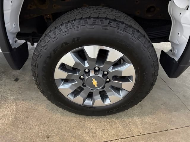 Used 2022 Chevrolet Silverado 2500 Custom w/ Custom Value Package AWD/4WD image 9