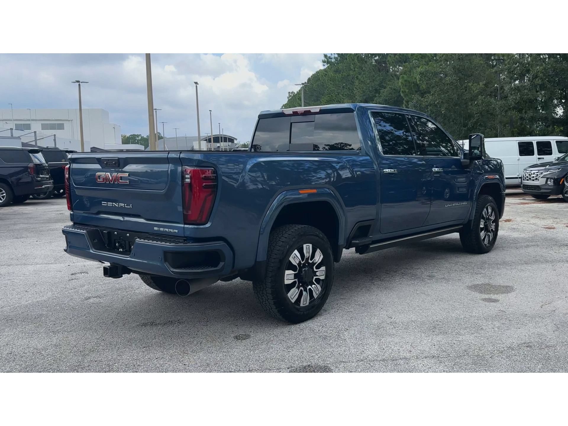 Certified 2026 GMC Sierra 2500 Denali w/ Denali Reserve Package AWD/4WD image 8
