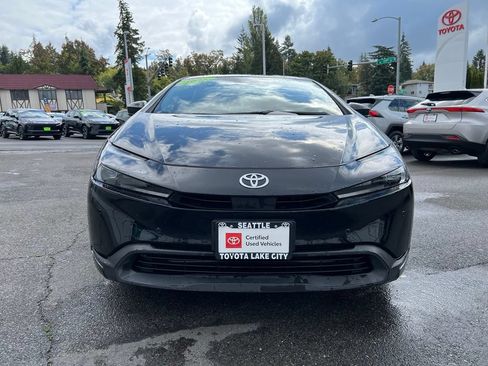 Certified 2025 Toyota Prius LE FWD image 2