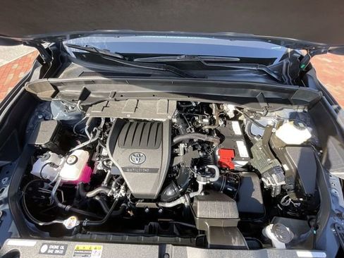 Used 2025 Toyota Grand Highlander AWD image 23
