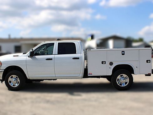Used 2024 RAM 3500 Tradesman w/ Chrome Appearance Group AWD/4WD image 4