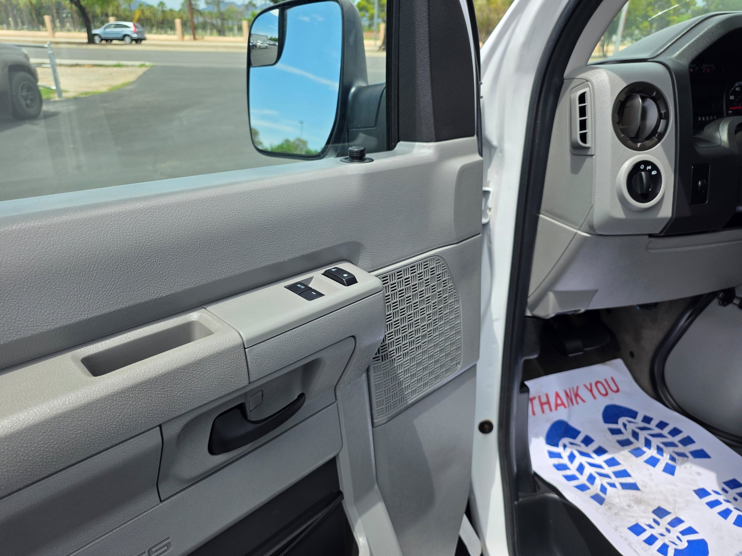 Used 2014 Ford E-350 and Econoline 350 XLT RWD image 12