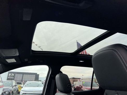 Certified 2025 Chevrolet Traverse LT w/ Sun and Wheel Package image 18