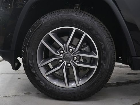 Used 2020 Jeep Grand Cherokee Limited AWD/4WD image 30