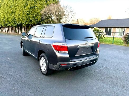Used 2013 Toyota Highlander 4WD w/ Cold Weather Pkg image 5