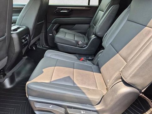 Used 2026 Chevrolet Suburban LT w/ Comfort Package AWD/4WD image 19