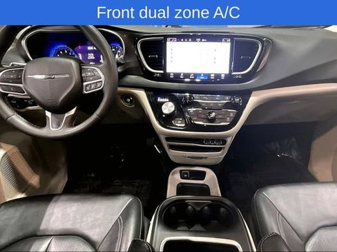 Used 2024 Chrysler Pacifica Touring-L image 10