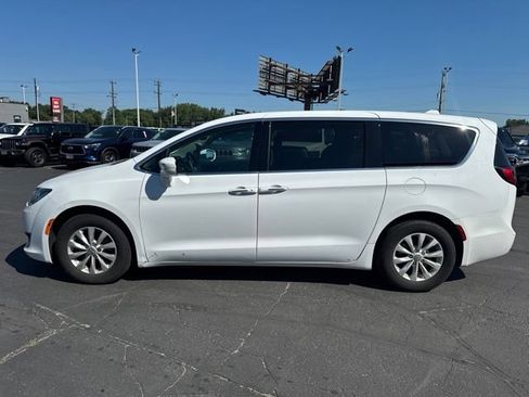 Used 2018 Chrysler Pacifica Touring Plus FWD image 5