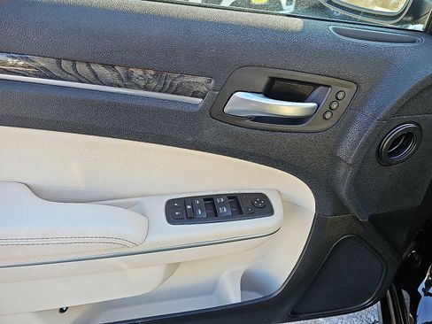 Used 2023 Chrysler 300 Touring L w/ Comfort Group image 13