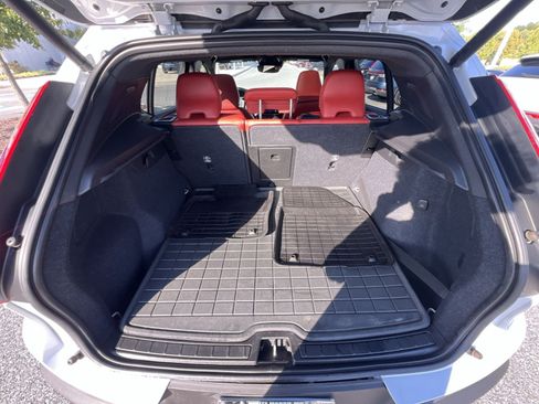Used 2020 Volvo XC40 T5 Momentum AWD/4WD image 34