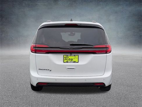 New 2026 Chrysler Pacifica Select w/ S Appearance Package image 5