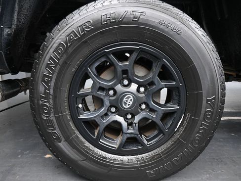 Used 2019 Toyota Tacoma SR5 image 10