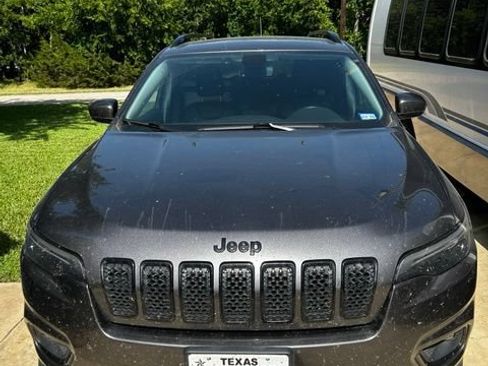 Used 2020 Jeep Cherokee Latitude Plus AWD/4WD image 3