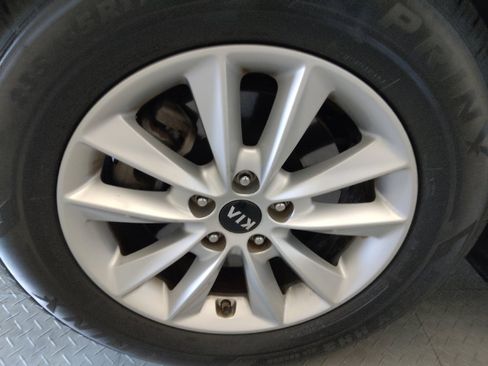 Used 2020 Kia Sorento LX FWD image 31