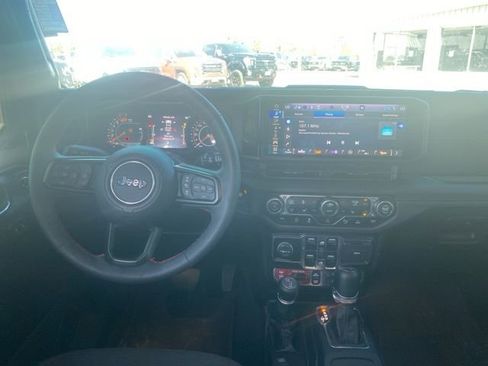 Used 2024 Jeep Wrangler Unlimited Rubicon w/ XTREMEE 35" Tire Package image 14