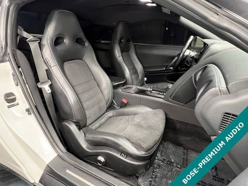 Used 2016 Nissan GT-R Premium image 4