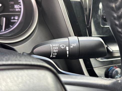 Used 2021 Toyota Camry SE image 19