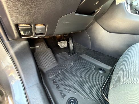 Used 2025 Toyota RAV4 LE AWD/4WD image 24