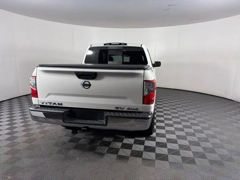 Used 2018 Nissan Titan SV AWD/4WD image 10