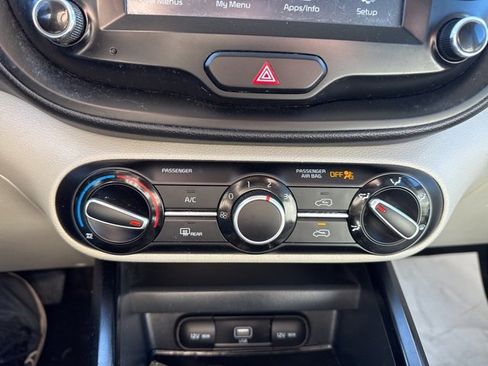 Used 2020 Kia Soul LX image 18