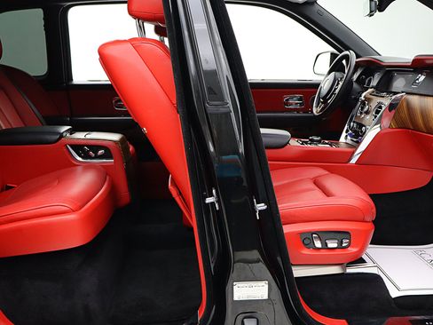 Used 2019 Rolls-Royce Cullinan AWD/4WD image 35