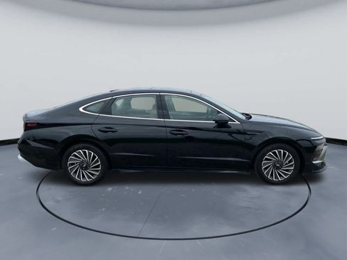 Used 2025 Hyundai Sonata Limited FWD image 6