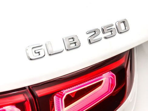 Used 2023 Mercedes-Benz GLB 250 GLB 250 SUV image 10