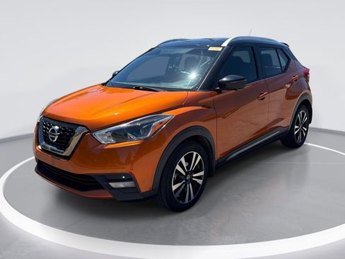 Used 2019 Nissan Kicks SR FWD image 3