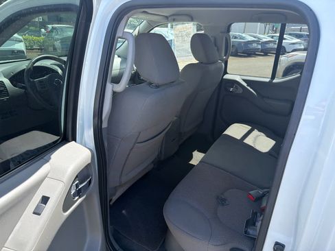 Used 2019 Nissan Frontier SV RWD image 9