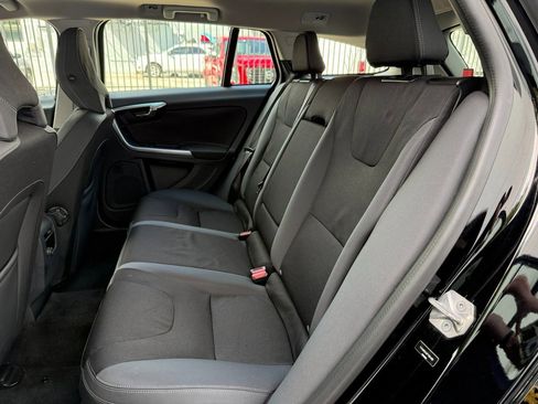 Used 2015 Volvo V60 T5 image 15