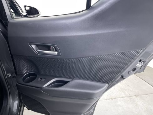 Used 2020 Toyota C-HR XLE FWD image 21