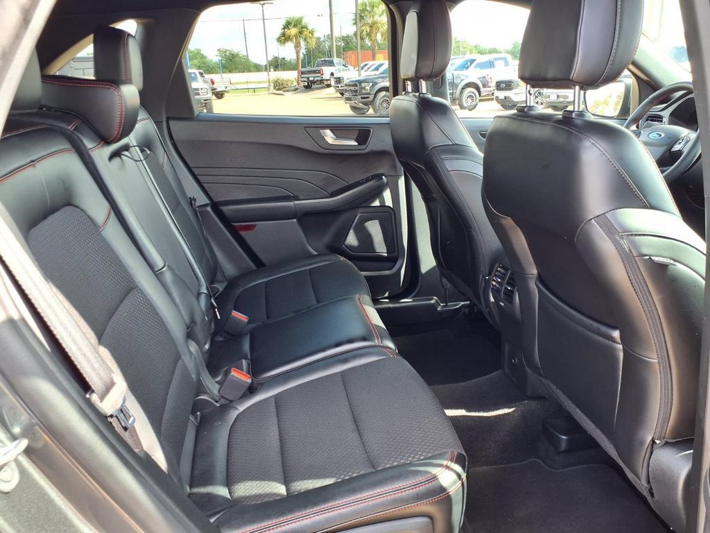 Used 2025 Ford Escape ST-Line Select AWD/4WD image 26