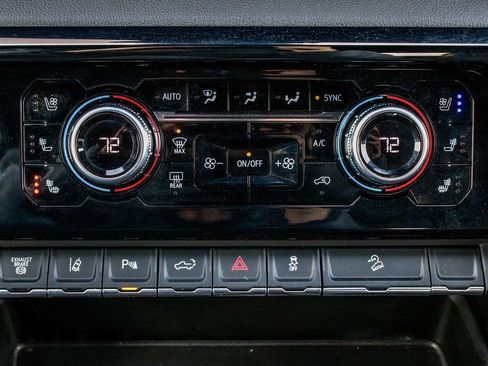 Used 2024 GMC Sierra 3500 AT4 w/ AT4 Premium Plus Package image 23