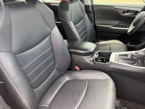 Used 2022 Toyota RAV4 XLE Premium FWD image 32