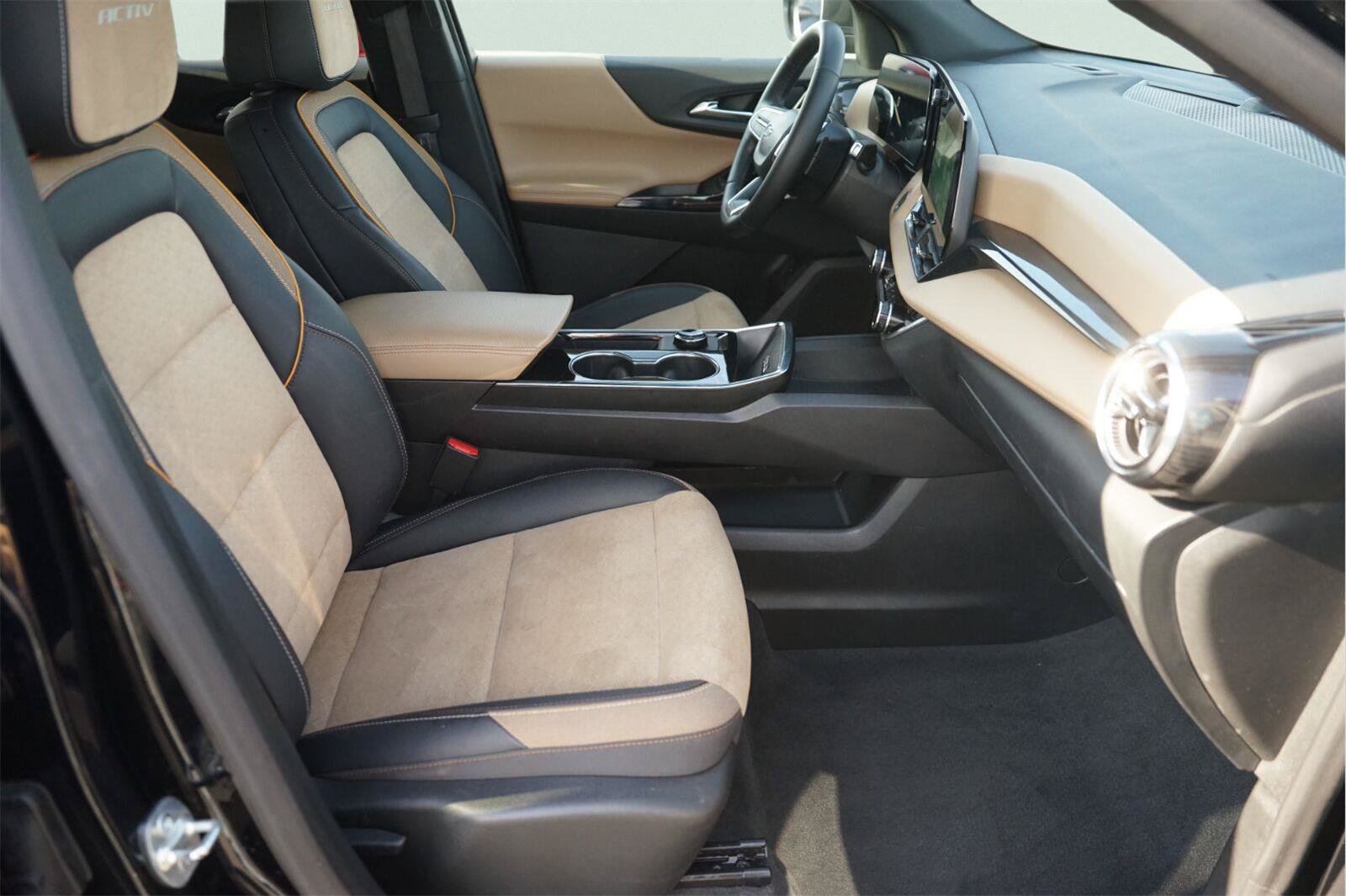 Used 2025 Chevrolet Equinox ACTIV FWD image 18