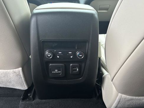 Used 2023 Buick Enclave Avenir FWD image 11