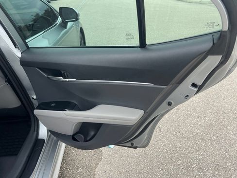 Used 2020 Toyota Camry SE FWD image 15