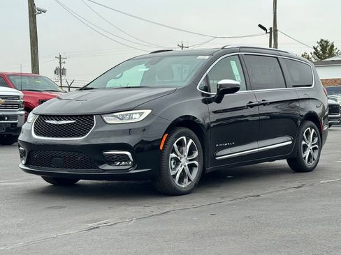 New 2026 Chrysler Pacifica Pinnacle image 3