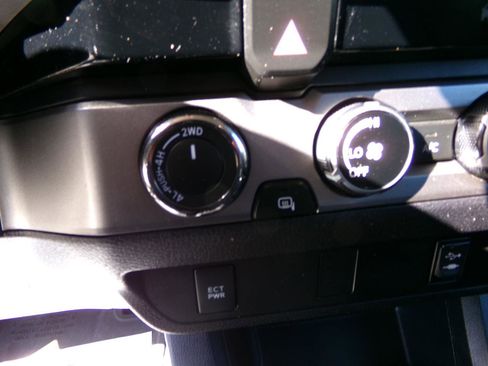 Used 2017 Toyota Tacoma SR5 w/ Tow Package image 20